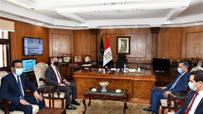 محافظ الفيوم يهنئ مدير الأمن.. ويؤكد على التعاون بين الجهازين