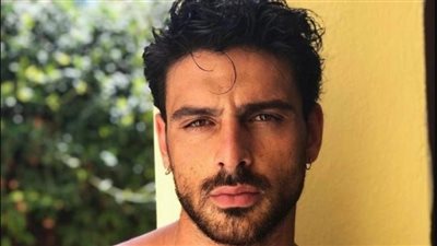 أثار الجدل حول مثليته الجنسية.. من هو ميشيل موروني بطل كليب محمد رمضان الجديد؟