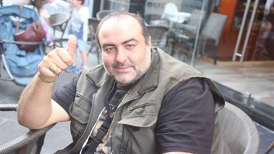 سامح عبد العزيز يستعد لمسلسل جديد بفكرة مستوحاة من شادر السمك