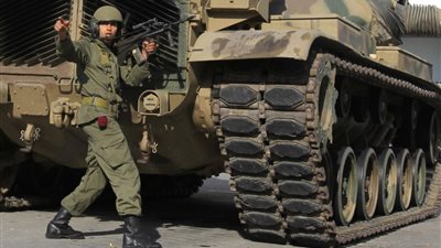 الجيش التونسي ينتشر في محيط مقر البنك المركزي