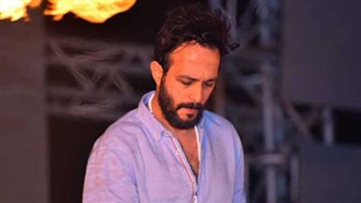 أحمد عصام يعلن دخول والدته في غيبوبة ويطلب الدعاء لها