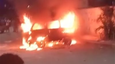 حريق سيارة أمام مجلس مدينة الخانكة بالقليوبية (فيديو)