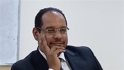 وحدي على درب القمر.. قصيدة للشاعر سيد عبد الرازق