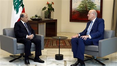 مصادر لبنانية: ميقاتي وعون يقتربان من حسم خلافات تشكيل الحكومة الجديدة