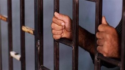 ضبط شخص انتحل صفة موظف للنصب على المواطنين بالمنيا