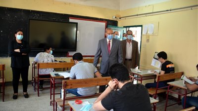 محافظ القليوبية يتفقد سير امتحانات الثانوية العامة بعدد من اللجان (صور) 