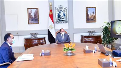 السيسي يجتمع مع رئيس الوزراء ومحافظ البنك المركزي