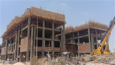 الجيزاوى يتلقى تقريرًا عن نسبة إنجاز مشروع جامعة بنها الأهلية بالعبور