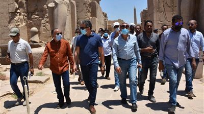 استعدادًا لافتتاحه.. وزير السياحة يتفقد مستجدات الأعمال بمشروع طريق الكباش بالأقصر (صور)