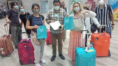 الأقصر تستقبل سياح أولى رحلات الطيران العارض من فرنسا