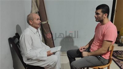 3 شباب يطردون والدهم من المنزل لزواجه بعد وفاة والدتهم.. والأب يروي التفاصيل (صور وفيديو)