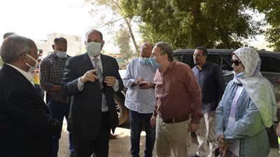 محافظ أسيوط يتفقد أعمال إنشاء مجمعات الخدمات بقرى مركزي أبنوب والفتح
