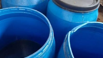 التحفظ على 600 كيلو عسل جلوكوز مجهولة المصدر في مصنع حلويات بالعاشر من رمضان (صور)