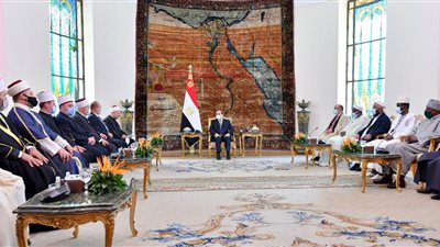 السيسي يدعو لتكامل جهود علماء الدين للتصدي للرؤى المشوشة لثوابت العقيدة