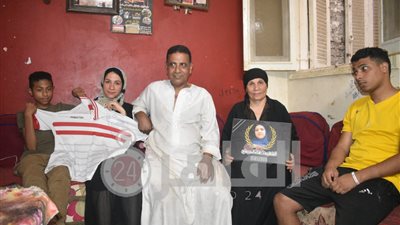 والدة شهيدة الزمالك: بحترم النادي الأهلي بسبب تقديرهم للشهداء عكس الأبيض (فيديو) 