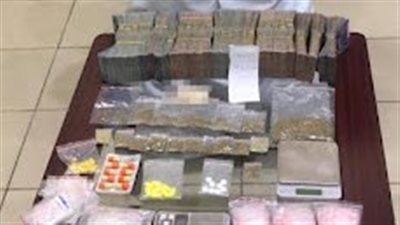 ضبط مصري بالكويت بحوزته مواد مخدرة و35 ألف دينار 