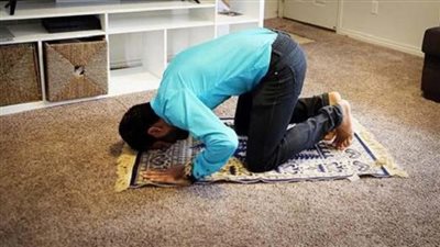 هل يجوز تأخير الصلاة عن أول الوقت من أجل أدائها في جماعة؟.. الإفتاء تجيب