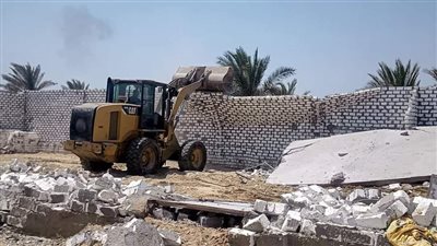 إزالة 9 حالات تعد على الأراضي الزراعية بالبحيرة