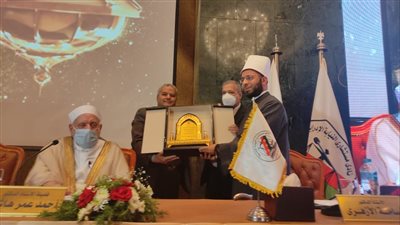 أسامة الأزهري يكرم المتفوقين من حفظة القرآن الكريم بنادي النيابة الإدارية 