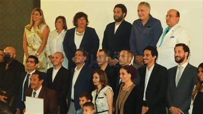 وزيرة الثقافة تكرم أبطال فيلم 