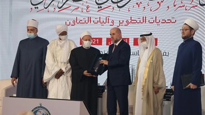 قاضي قضاة فلسطين يتسلم جائزة الإمام القرافي نيابةً عن مفتي القدس