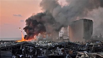 انفجار بيروت.. قاضي التحقيق يصدر مذكرة توقيف بحق وزير المالية وسط دعم شعبي