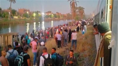 انفصال 3 عربات قطار روسي لخروجها عن القضبان بسوهاج.. وتعطل الحركة