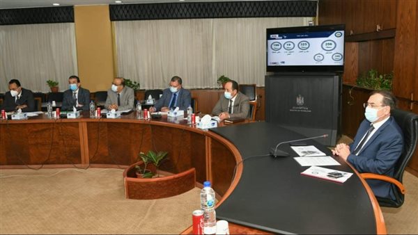 وزير البترول خلال