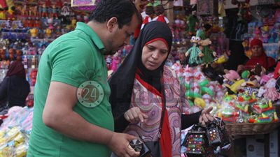 إقبال كبير على شراء “فوانيس رمضان” بمنطقة السيدة زينب