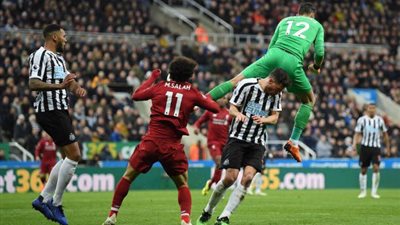 ليفربول يفوز على نيوكاسل في ليلة بكى فيها محمد صلاح (فيديو)