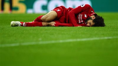 “العين فلقت الحجر”.. محمد صلاح يتعرض لإصابة خطيرة عقب تصويره إعلان لشركة نفط (صور)