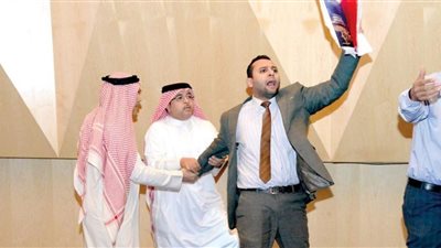 استمرار حبس المستشار المصري المتهم بسب الشيعة في البحرين