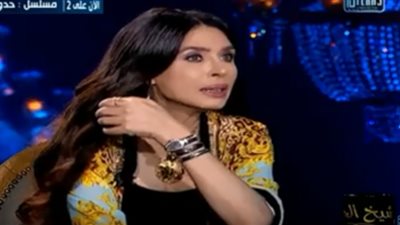 تعرف على سبب عمل ابن دينا بلوك لها على “انستجرام” (فيديو)