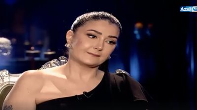 غادة عبد الرازق لـ”عايشة”: ندمت على فيديو  السرير (فيديو)