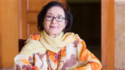 وصول جثمان محسنة توفيق لمسجد السيدة نفيسة لأداء صلاة الجنازة