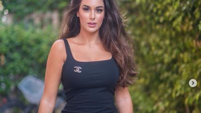 بعد السخرية منها.. ياسمين صبري تستعرض رشاقتها بـ”بنطال أحمر” (صور)