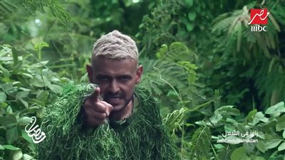 رامز جلال يصالح فرجانى ساسى بعد الضرب فى رامز فى الشلال (صورة)