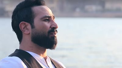 أحمد سعد لـ”سمية الخشاب”: خليني ذكري جميلة عنك وأوعي تنسي زمان (فيديو)