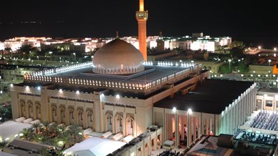 مصرى بالكويت يتشاجر مع ضابط بسبب منعه من تصوير المسجد أثناء صلاة التراويح