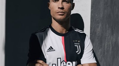 تعرف على سبب تخلي يوفنتوس عن الخطوط السوداء والبيضاء في القميص الجديد