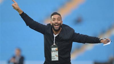 شاهد كيف سخر ميدو من عادة طفولية لا يستطيع الاستغناء عنها؟ (صور)