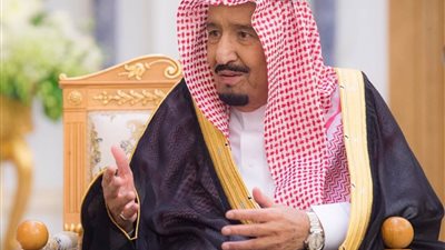 شاهد.. أول ظهور للملك سلمان مع وليد آل إبراهيم (صورة)