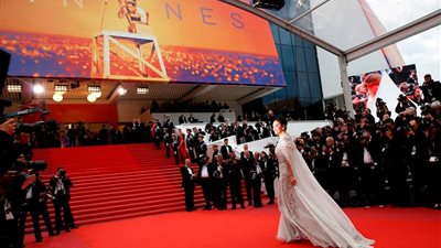 استمرار توافد نجوم السينما على السجادة الحمراء لمهرجان كان السينمائي