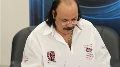 طلعت زكريا: أنا كل يوم في مائدة رحمن شكل.. والأكل بيبقي حلو (فيديو)