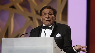 محمد فاضل: “عادل إمام يمتلك ذكاء فطري واجتماعي ومش شكل حد” (فيديو) 