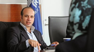 النيابة تباشر التحقيقات مع مؤسس 6 أبريل بعد حادث سير بالقطامية