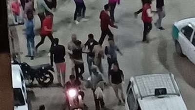 عاجل.. مشاجرة عنيفة بالمولوتوف والحجارة بين سائقى الميكروباص بفيصل