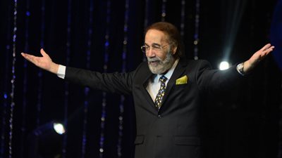 حسن الإمام يرفض محمود ياسين في بداياته ويعلّق :”صوته أقرع”