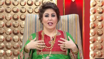 فجر السعيد متعجبة من بسمة وهبة: “تشتمني في برنامجها وبكل جرأة تطلب استضافتي” (فيديو)