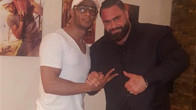 محمد رمضان ينعي وفاة أحد أعضاء فريق عمله: “كان أطيب خلق الله” (صورة)